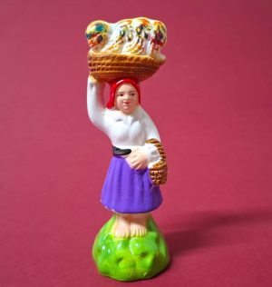 25 - Mulher com cesto na cabeça